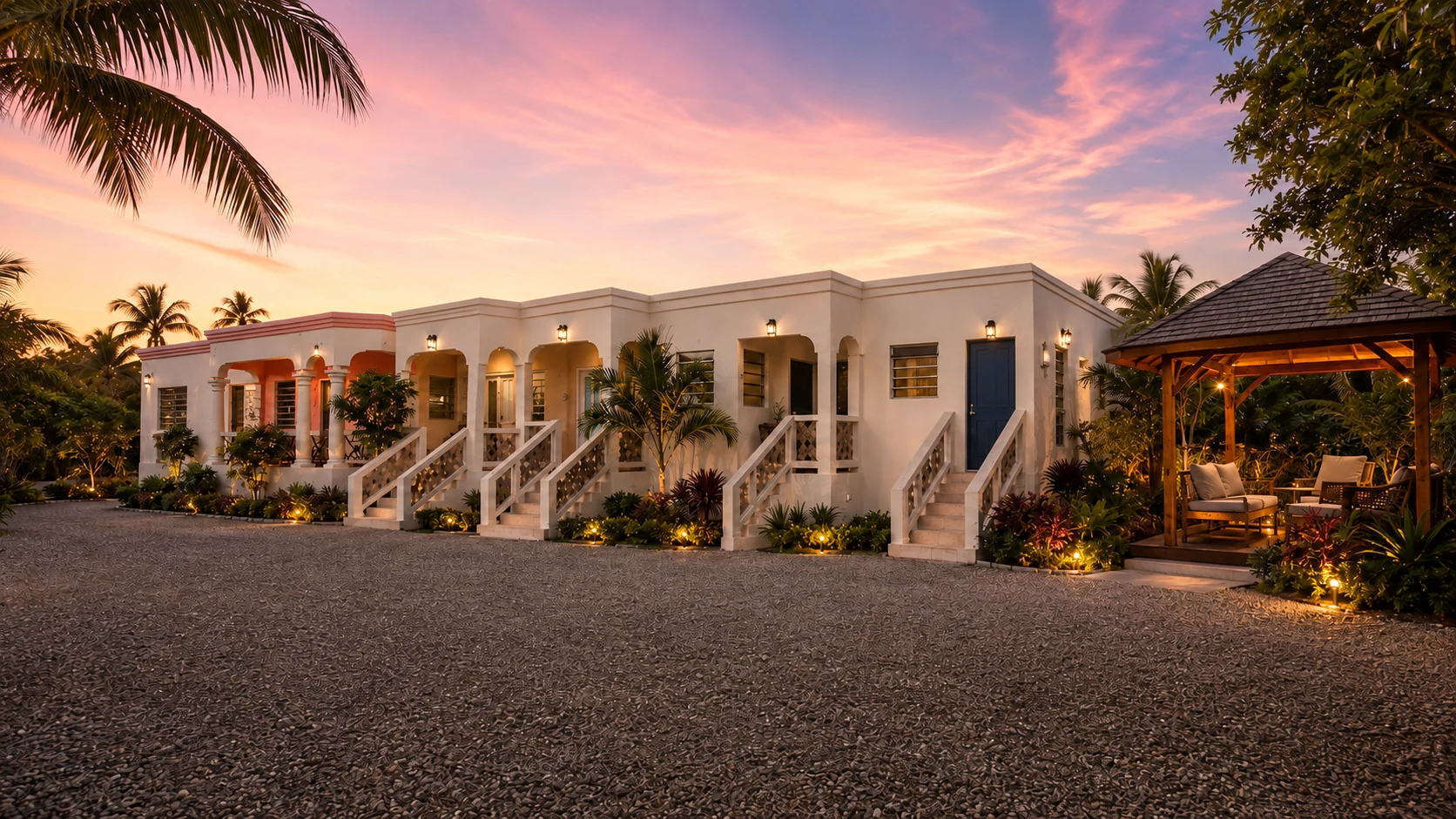 Innfluences front exterior view with courtyard